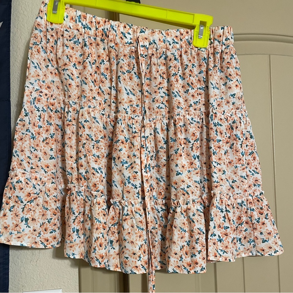 Shein floral skirt bought in 2021. Size large. Worn twice.